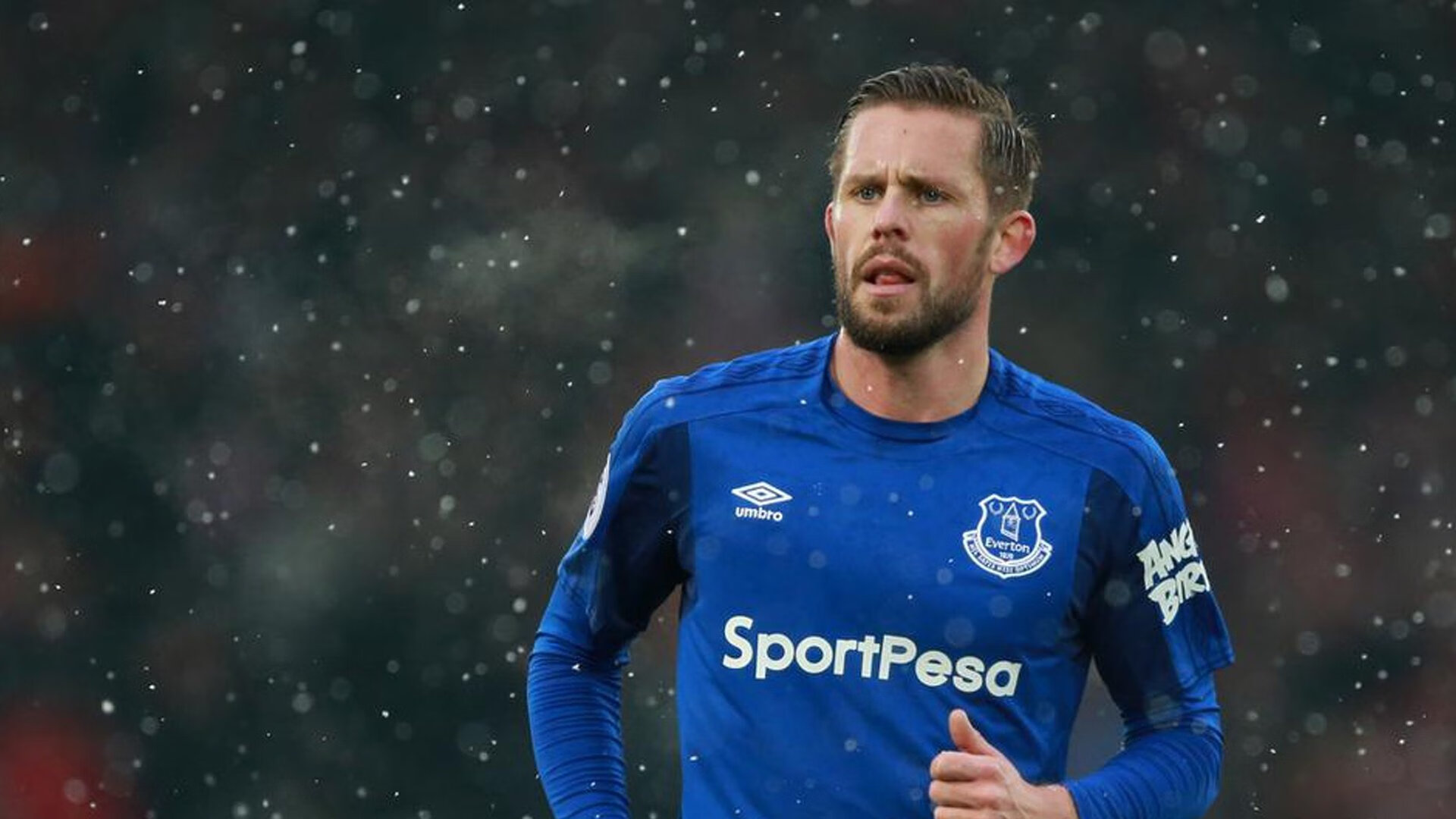 开云网址入口-英超裁判采用语境预设标准提升临场语言一致性，2021赛季英超裁判